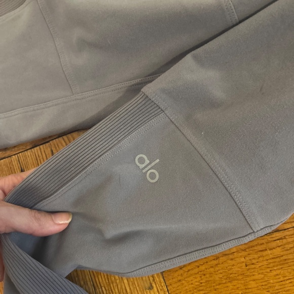 Alo Alosoft High-Waist Head Start Legging Fog Size Small - Picture 4 of 5
